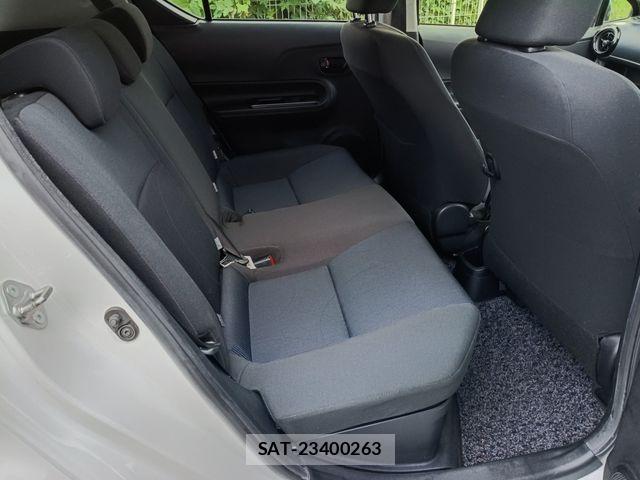 Toyota AQUA 2015-11 8561138-8