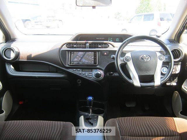 Toyota AQUA 2012-06 8561148-1
