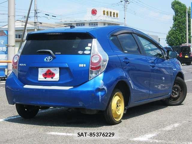 Toyota AQUA 2012-06 8561148-2