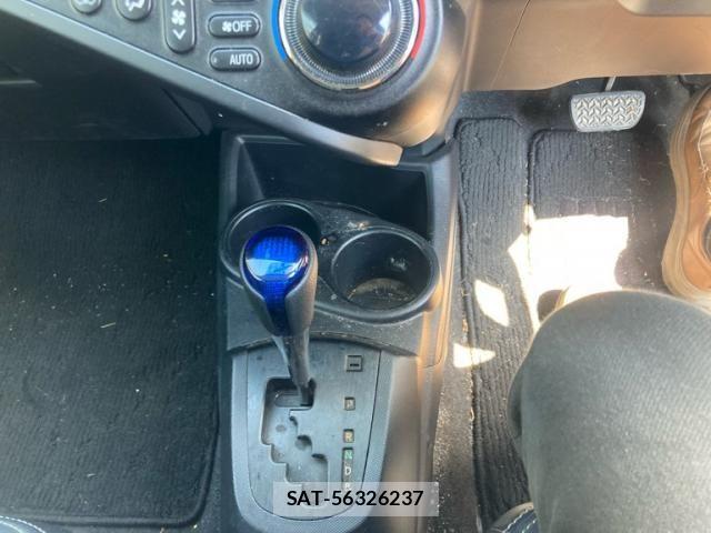 Toyota AQUA 2014-07 8561158-17