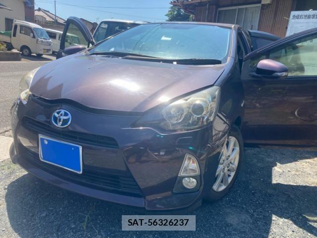 Toyota AQUA 2014-07 8561158-1