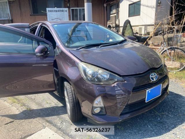 Toyota AQUA 2014-07 8561158-2