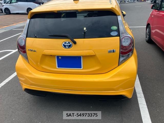 Toyota AQUA 2012-07 8625822-4