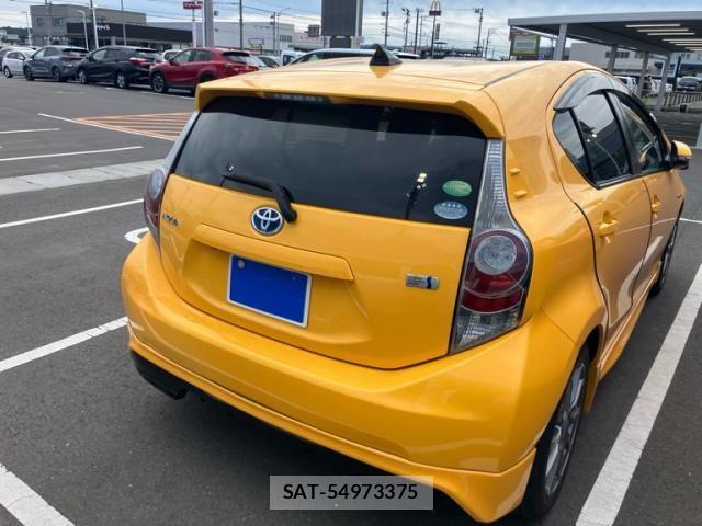Toyota AQUA 2012-07 8625822-5