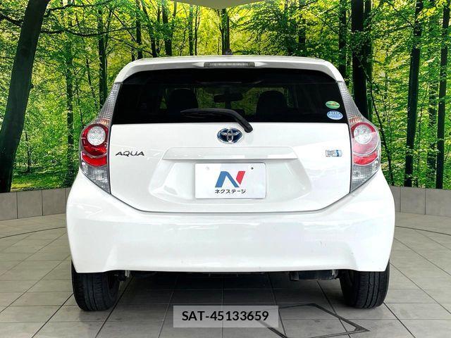 Toyota AQUA 2012-09 8625807-14
