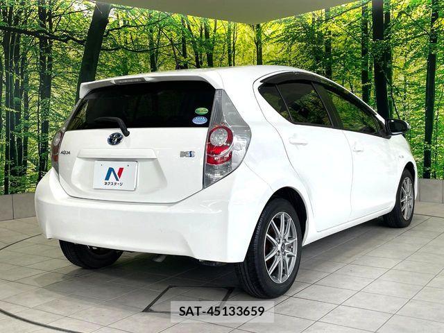 Toyota AQUA 2012-09 8625807-16