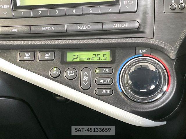 Toyota AQUA 2012-09 8625807-4