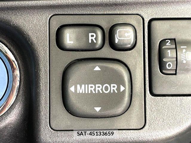 Toyota AQUA 2012-09 8625807-6