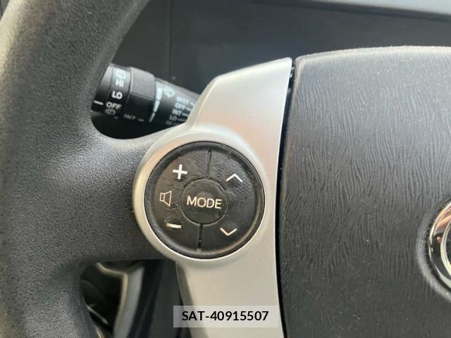 Toyota AQUA 2013-08 8625817-18