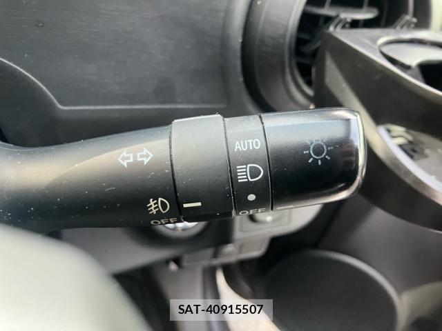 Toyota AQUA 2013-08 8625817-19