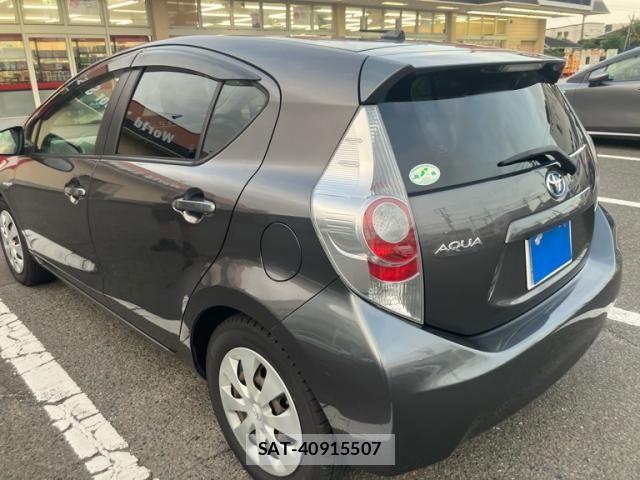 Toyota AQUA 2013-08 8625817-3