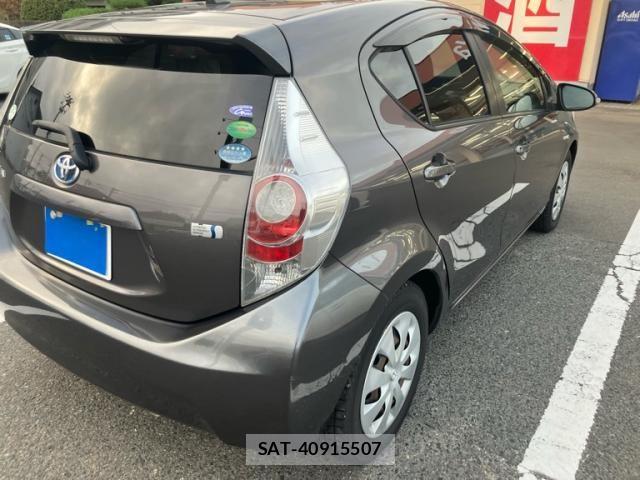 Toyota AQUA 2013-08 8625817-4