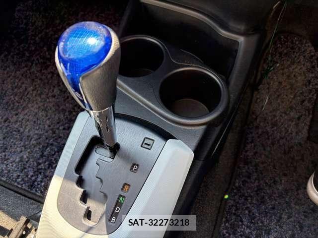 Toyota AQUA 2013-04 8625810-13