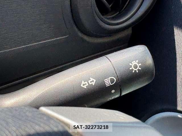 Toyota AQUA 2013-04 8625810-18