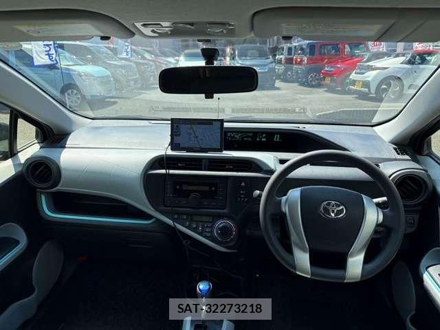 Toyota AQUA 2013-04 8625810-1