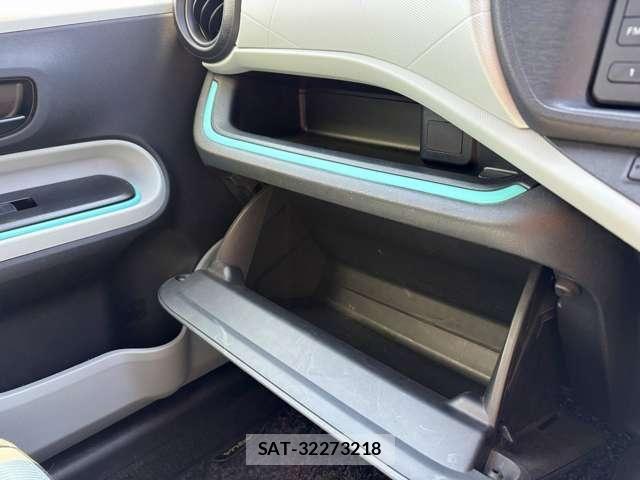 Toyota AQUA 2013-04 8625810-21