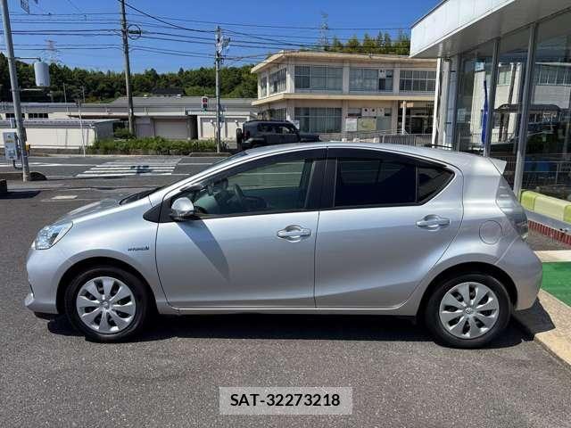 Toyota AQUA 2013-04 8625810-4