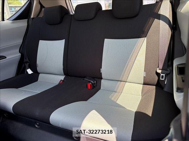 Toyota AQUA 2013-04 8625810-8