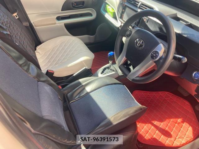 Toyota AQUA 2012-12 8625827-11