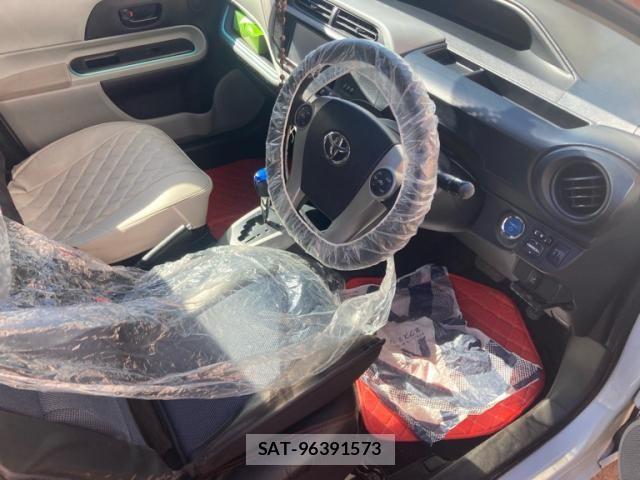 Toyota AQUA 2012-12 8625827-15