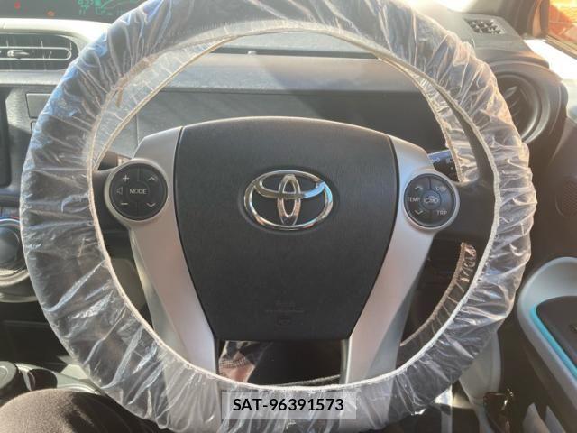 Toyota AQUA 2012-12 8625827-16
