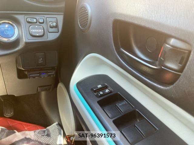 Toyota AQUA 2012-12 8625827-17
