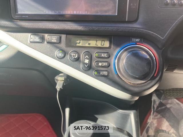 Toyota AQUA 2012-12 8625827-19