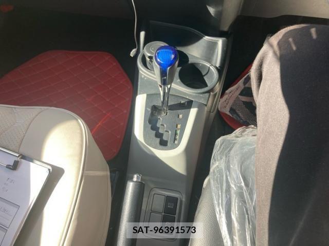 Toyota AQUA 2012-12 8625827-20