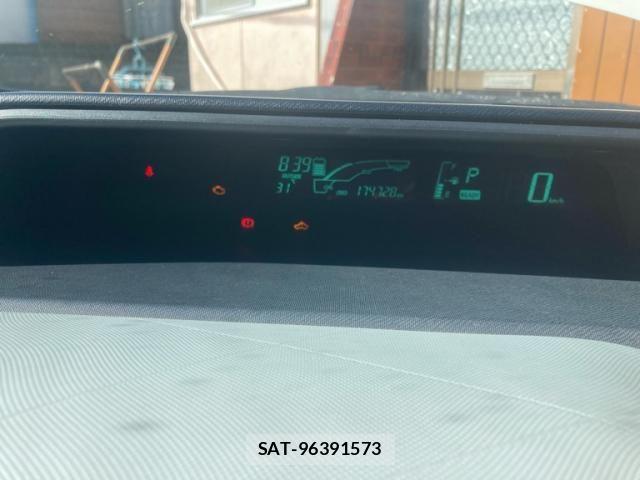 Toyota AQUA 2012-12 8625827-21