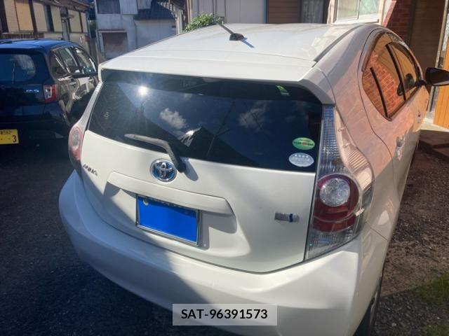 Toyota AQUA 2012-12 8625827-4