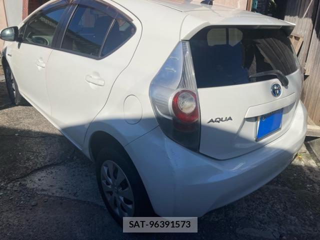 Toyota AQUA 2012-12 8625827-5