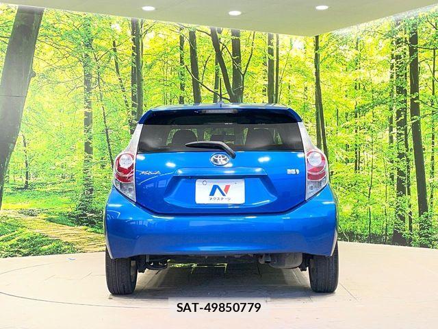 Toyota AQUA 2012-11 8625795-14