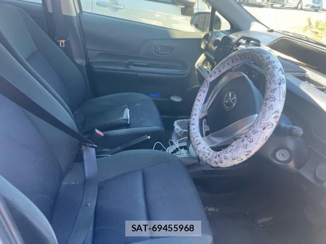 Toyota AQUA 2017-03 8625816-10
