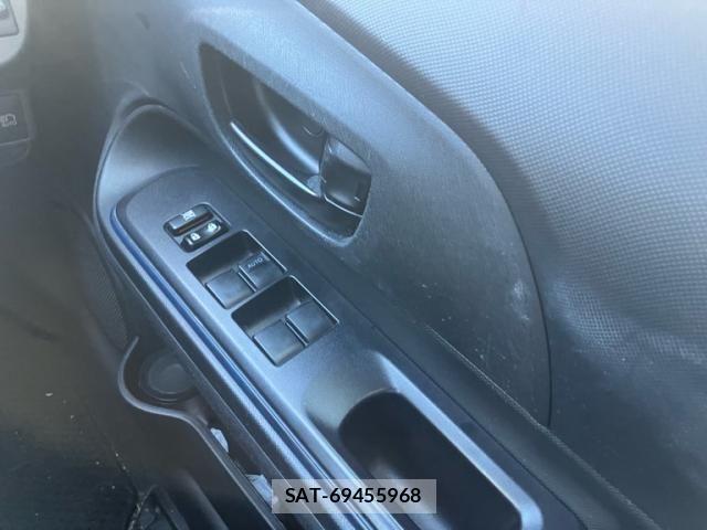 Toyota AQUA 2017-03 8625816-13
