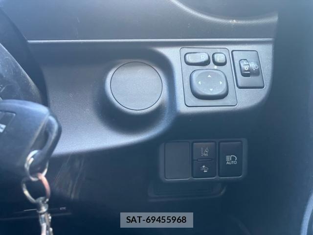 Toyota AQUA 2017-03 8625816-14