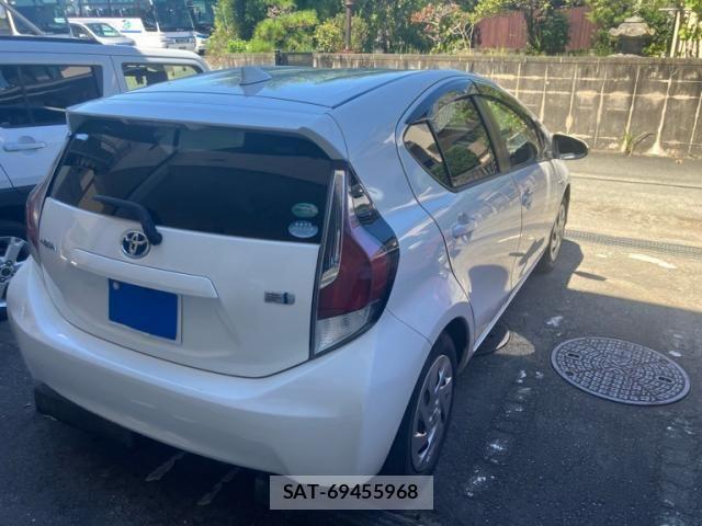 Toyota AQUA 2017-03 8625816-2