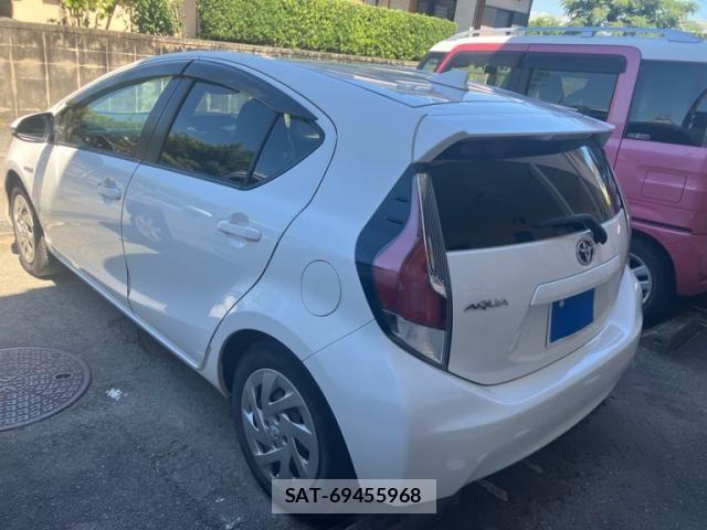 Toyota AQUA 2017-03 8625816-3