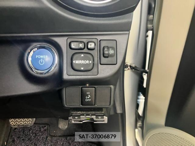 Toyota AQUA 2012-09 8625825-13
