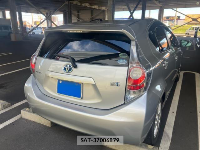 Toyota AQUA 2012-09 8625825-3