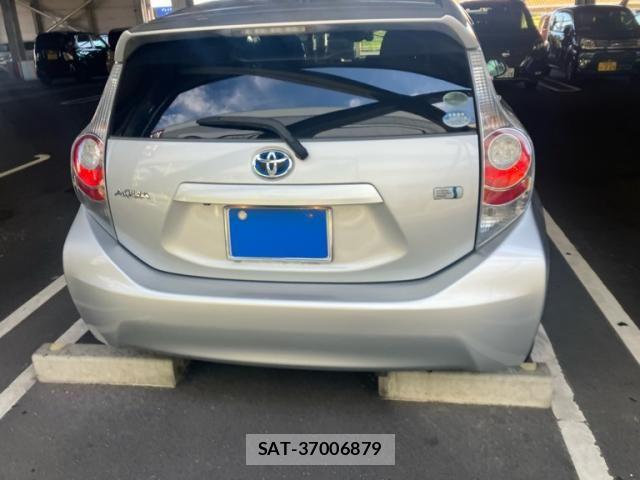 Toyota AQUA 2012-09 8625825-4