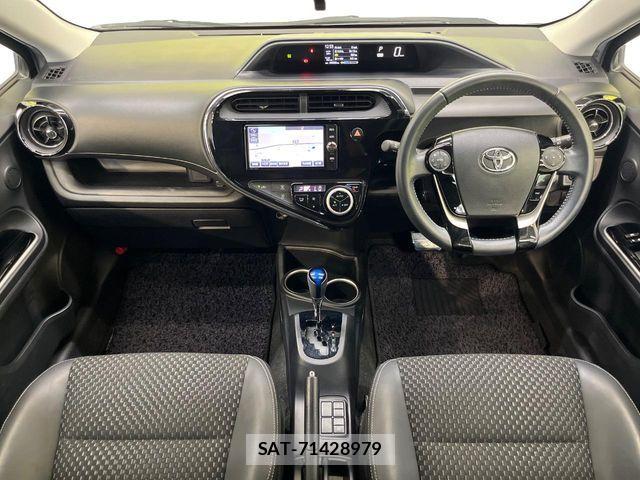 Toyota AQUA 2017-09 8625786-1