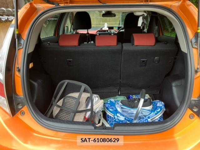 Toyota AQUA 2016-02 8625820-13