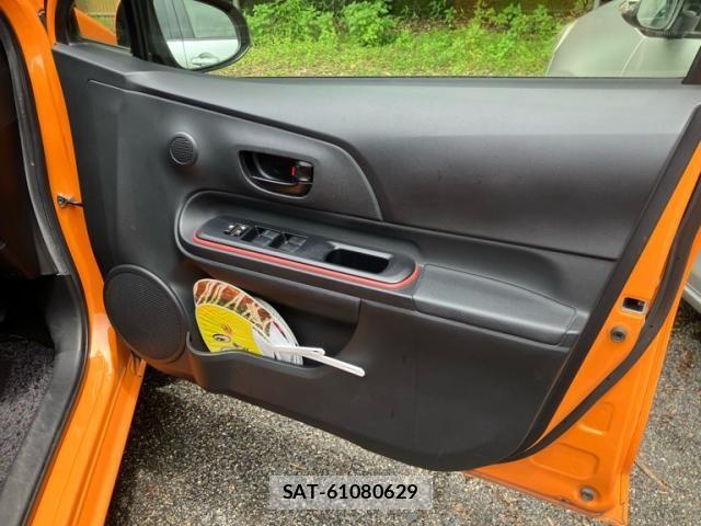 Toyota AQUA 2016-02 8625820-14