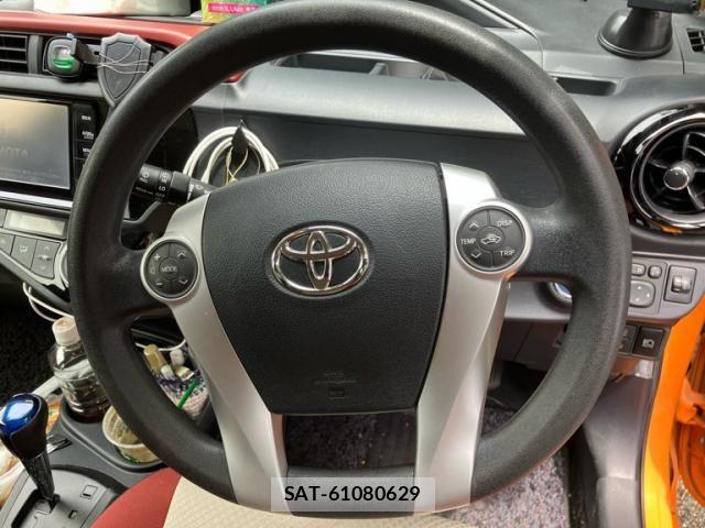 Toyota AQUA 2016-02 8625820-17
