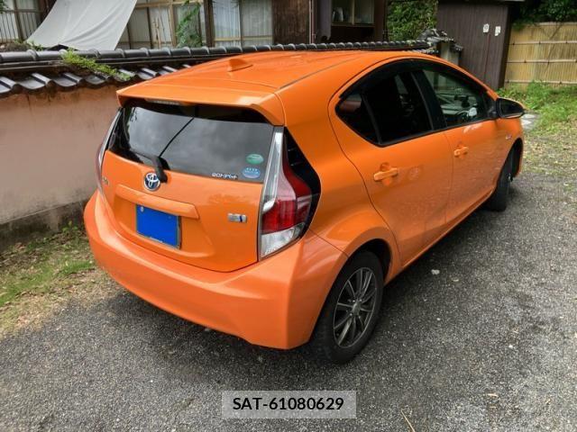 Toyota AQUA 2016-02 8625820-2