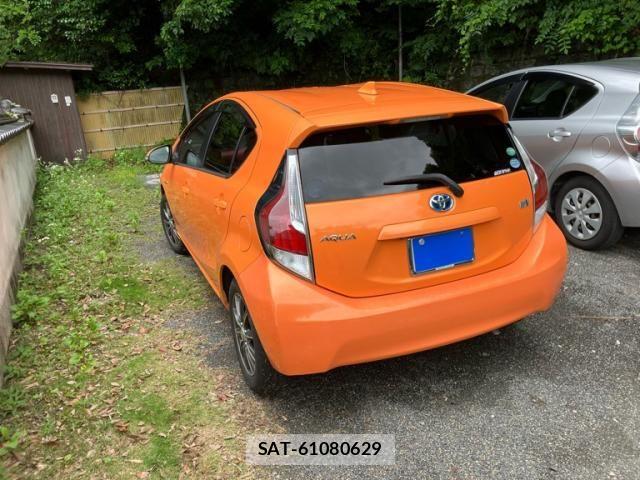 Toyota AQUA 2016-02 8625820-3