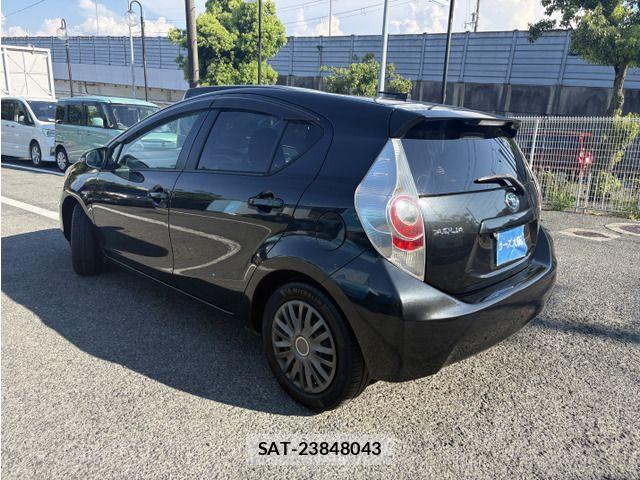 Toyota AQUA 2012-08 8625818-2