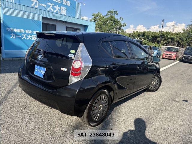 Toyota AQUA 2012-08 8625818-3