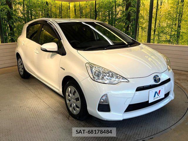 Toyota AQUA 2014-02 8625799-15