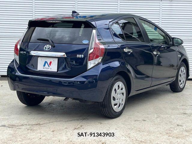 Toyota AQUA 2016-09 8625800-17
